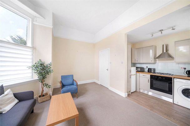 Tierney Road, London, SW2 ground floor flat to rent - Photo 1