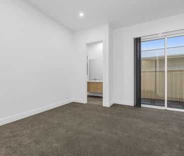 10B Merbow Street, Oakleigh VIC 3166 - Townhouse For Rent | Domain - Photo 6