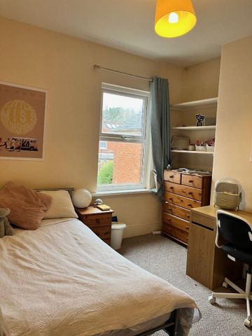 4 bedroom terraced house to rent - Photo 5