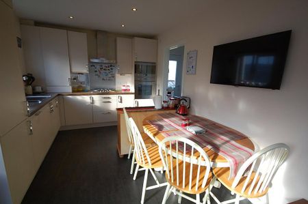3 bedroom detached house to rent - Photo 4