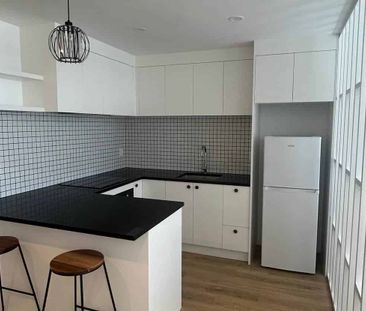 Renovated Studio Apartment - Photo 3