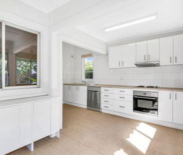 Charming 3-Bedroom Home in Baulkham Hills - Photo 3