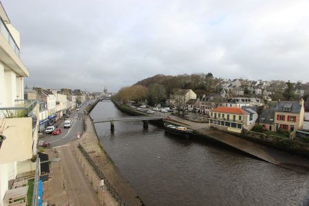 UN STUDIO, MEUBLÉ, ENTIÈREMENT RÉNOVÉ AVEC VUE SUR L’ODET. - Photo 4