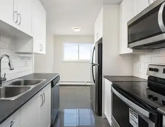 1619-1625 Dufferin Street | 1625 Dufferin Street, Whitby - Photo 1