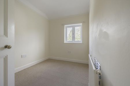 3 bedroom end of terrace house to rent - Photo 4