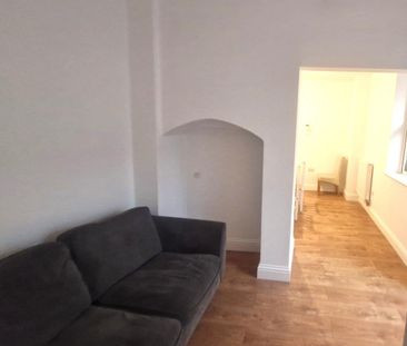8 bedroom terraced house to rent - Photo 1