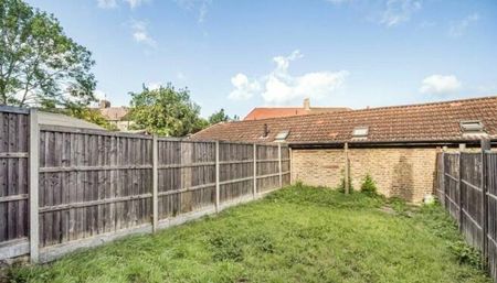 2 Bedroom Mid Terrace House to let in Bromley - Photo 5