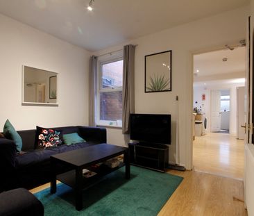 6 Bed Terraced House, St. Edwards Road, RG6 - Photo 1