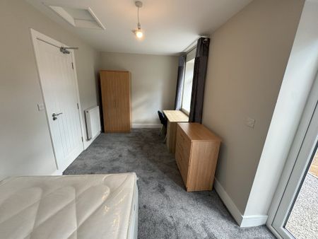 Third Avenue, Heworth - P2013 - Photo 3