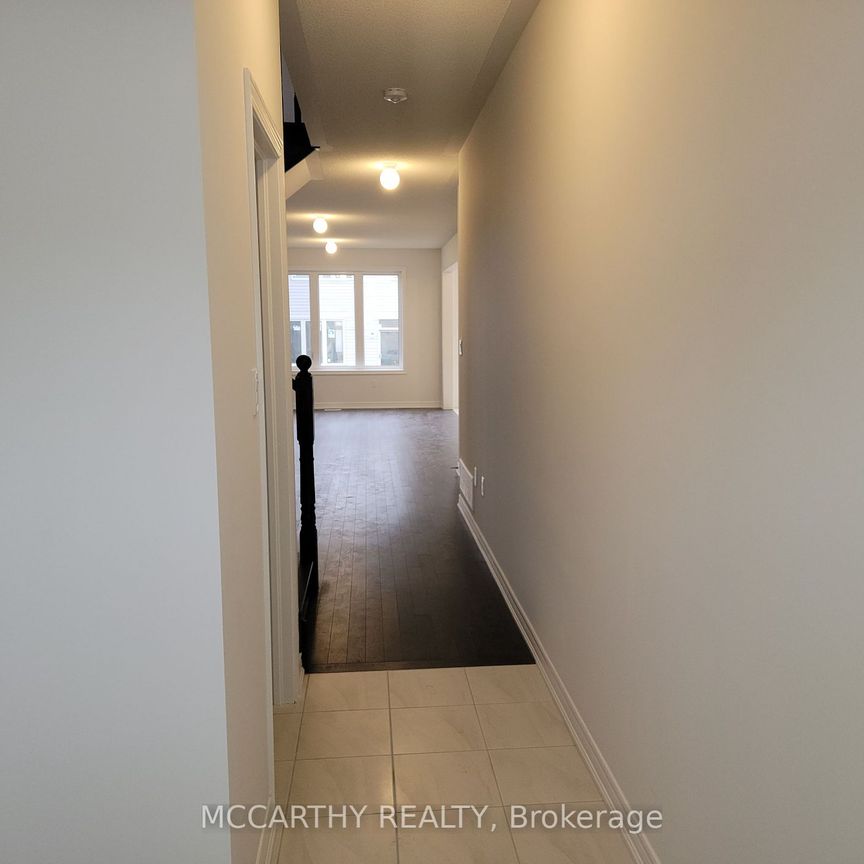 Townhouse For Lease | X7358666 - Photo 1