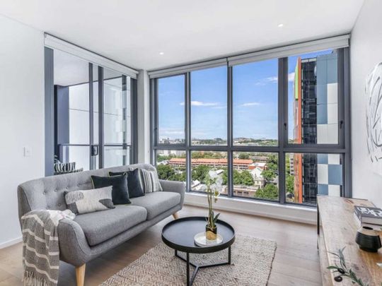 Level 13 | Timber Flooring | Fully Furnished - Photo 1