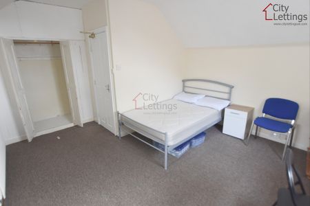 5 Bedroom Semi-Detached House - Photo 4