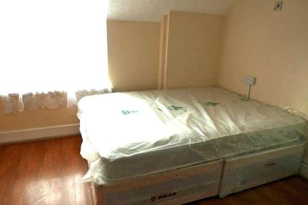 Longbridge Road, Dagenham, RM8 - Photo 2