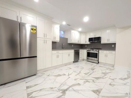 For Lease - 65 Villagewood Court, Vaughan, Ontario - Photo 5