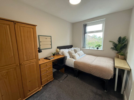 Dumbarton Road Room 4 - Photo 4