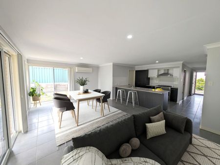 GREAT FAMILY HOME - Photo 2