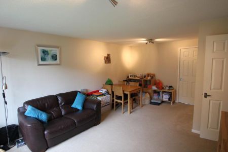 Wansford Green, Woking - 1 bedroomProperty for lettings - Seymours - Photo 3