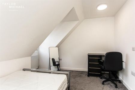 4 bedroom flat to rent - Photo 3