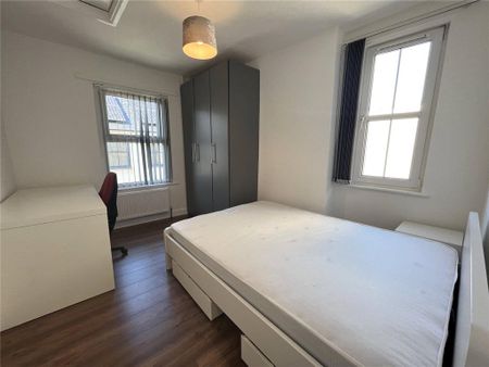 2 bedroom end of terrace house to rent - Photo 4