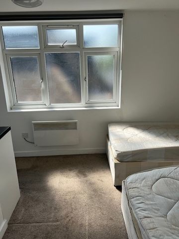 Studio Flat, Hendon Way, NW2 - Photo 3