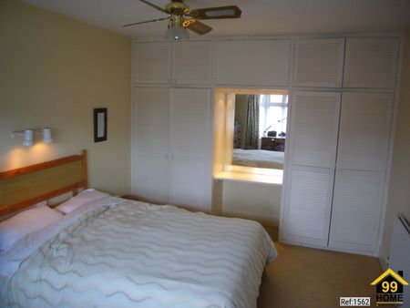 5 bed Detached in Runnemede Road , Egham, TW20 9BL - Photo 4