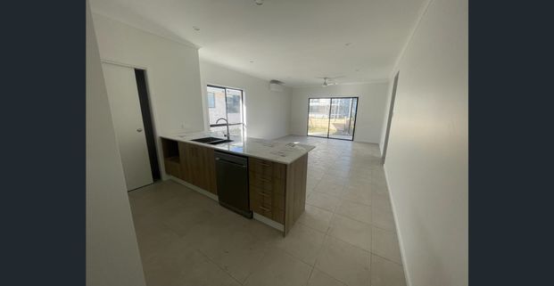4 bedroom beautifully designed home - Photo 1