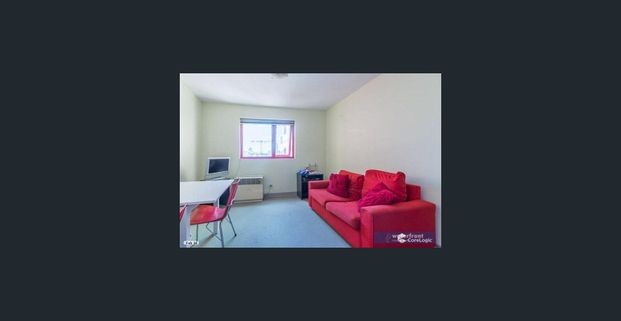 One Bedroom Furnished - Walking distance to RMIT & Melbourne Uni. - Photo 1