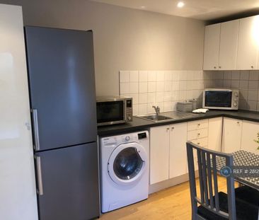 Studio to rent - Photo 5