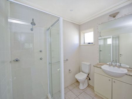 Convenient & Homely 3 Bedroom Townhouse - Photo 5