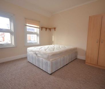 3 Bed - Pitcroft Avenue, Reading - Photo 4