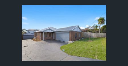 Modern, Low-Maintenance Living in the Heart of Drouin - Photo 2