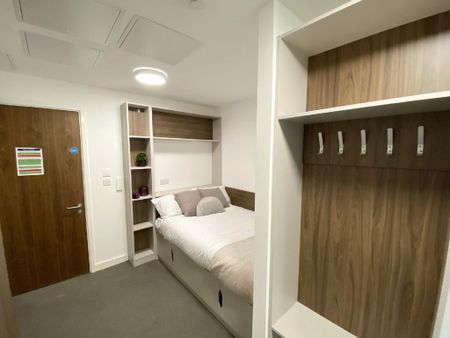 1 bedroom in a house share to rent - Photo 3