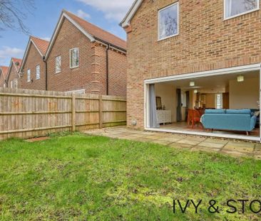 4 bedroom semi-detached house to rent - Photo 4