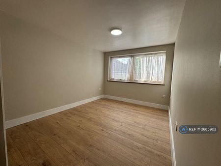 3 bedroom flat to rent - Photo 2