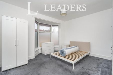 4 bedroom terraced house to rent - Photo 3