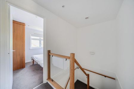 4 bedroom end of terrace house to rent - Photo 4