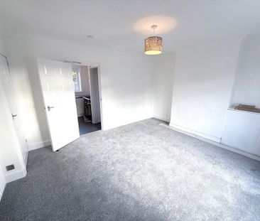 9, Kingsham Road*, Chichester - Photo 1