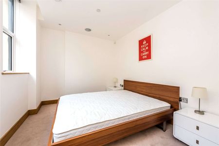 An immaculately presented two bedroom apartment located just off Fleet Street. - Photo 3