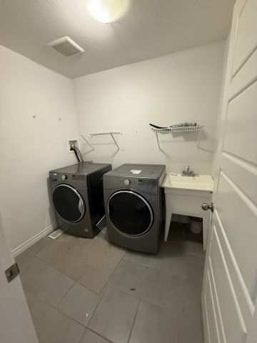 For Lease - 133 Templewood Drive, Kitchener, Ontario - Photo 4