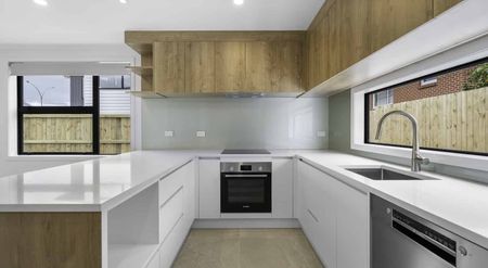 Brand new townhouses fantastic for the family - Photo 4