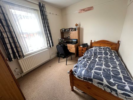 3 bedroom apartment to rent - Photo 2