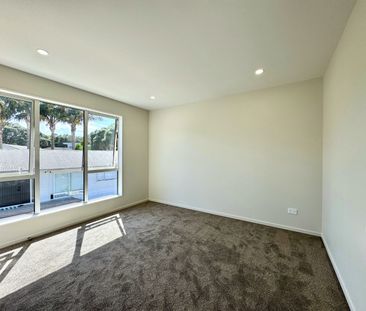 Unit 1, 118 Pigeon Mountain Road, Half Moon Bay, Auckland - Photo 2
