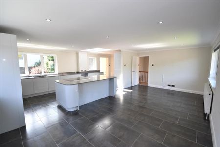 4 bedroom detached house to rent - Photo 4