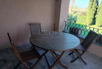 Ardeatina-Divino Amore: Quiet, charming rustic villa, big and well-curated garden, 3 beds, 1 study, 3 baths, living room, kitchen, with terraces , AC and parking space. Ref 2322