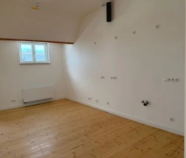 Großzügige 2-Zimmer-Dachgeschosswohnung in MG-Zentrum - Photo 1