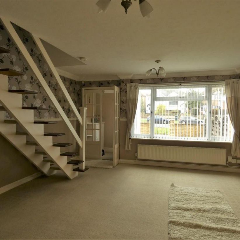 Rochester Road, Gravesend, Kent, DA12 4TN - Photo 1