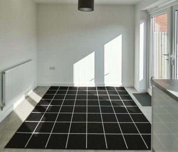 3 bedroom House To Let Total Size: 732 SQ FT - Photo 2