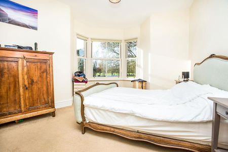 4 bedroom semi-detached house to rent - Photo 5