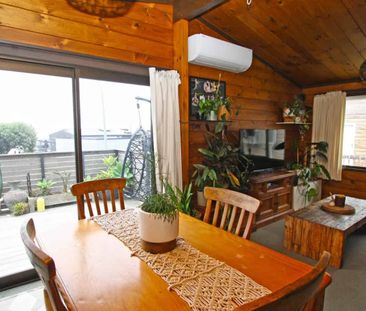 Oakura Village Lifestyle & Sea Views - Photo 2