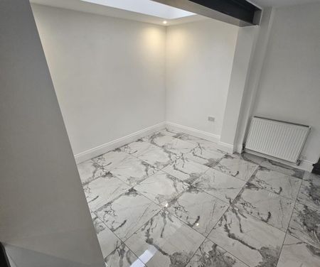 4 bedroom terraced house to rent - Photo 4